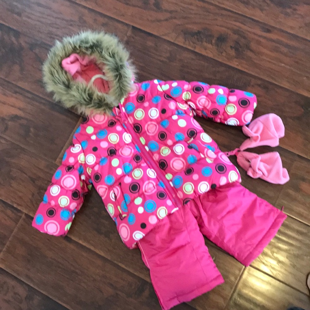 Snow suit 💕New 💕 jacket ..pants .. hand covers